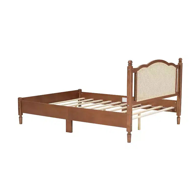 Letto matrimoniale Queen in legno naturale con testiera in rattan, 2 persone